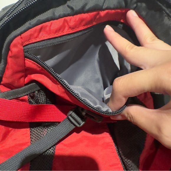 The North Face Recon Red Black Backpack Hiking School College Travel - Picture 10 of 10